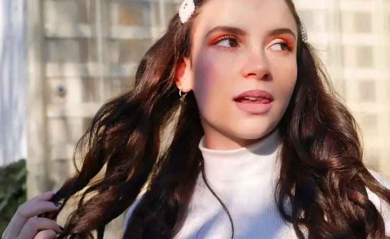 Phoenix-Cross-Wik-Bio